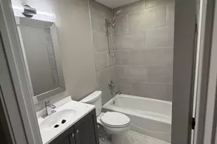 208 Albert Dr, Vernon Hills, IL 60061 - Photo 9