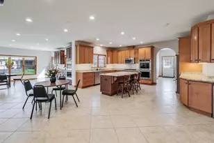 500 E Sherwood Dr, Addison, IL 60101 - Photo 9