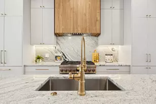 2246 W Lyndale St, Chicago, IL 60647 - Photo 9