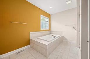 223 Quinlan Ave, Dekalb, IL 60115 - Photo 23