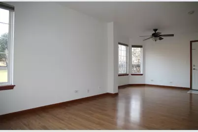 694 Lincoln Station Drive #694, Oswego, IL 60543 - Photo 3