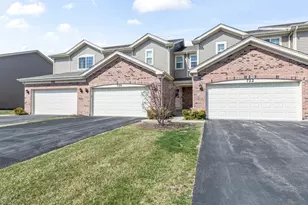 724 Wellington Ln, Cary, IL 60013 - Photo 1