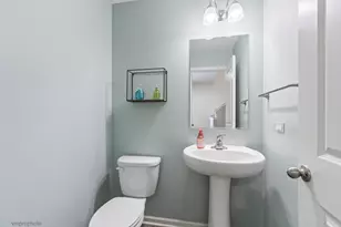 724 Wellington Ln, Cary, IL 60013 - Photo 9