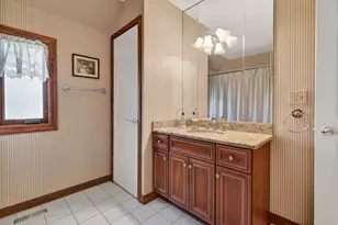 1013 Iroquois Ave, Naperville, IL 60563 - Photo 21