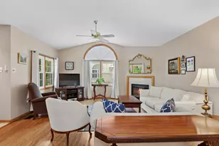 845 Havenshire Rd, Naperville, IL 60565 - Photo 5