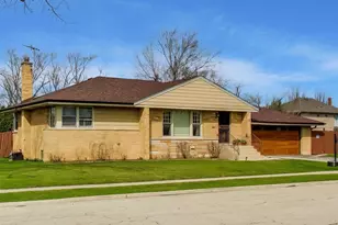 8124 W Courtland Ave W, Harwood Heights, IL 60706 - Photo 1