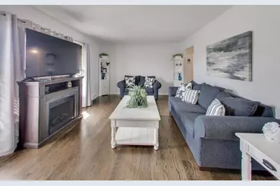 8124 W Courtland Avenue W, Harwood Heights, IL 60706 - Photo 5