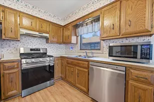 227 Hillcrest Ave, Yorkville, IL 60560 - Photo 11