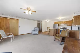 227 Hillcrest Ave, Yorkville, IL 60560 - Photo 7