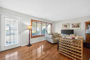 423 S Yale Ave, Addison, IL 60101 - Photo 3