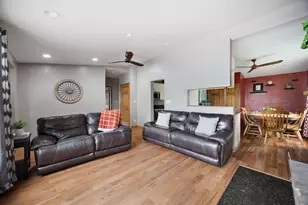 414 E Liberty St, Wauconda, IL 60084 - Photo 5