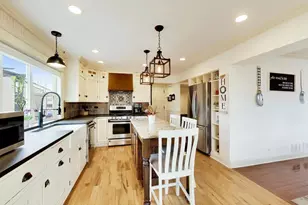 5083 Chambers Dr, Hoffman Estates, IL 60010 - Photo 7