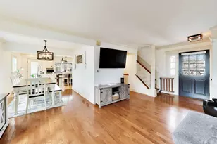 5083 Chambers Dr, Hoffman Estates, IL 60010 - Photo 3