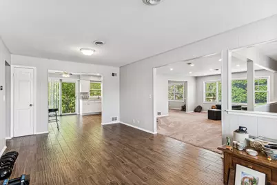 8951 Skokie Boulevard #3, Skokie, IL 60077 - Photo 5