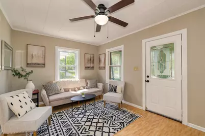 318 S 11th Avenue, Saint Charles, IL 60174 - Photo 5
