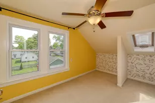 318 S 11th Ave, Saint Charles, IL 60174 - Photo 13