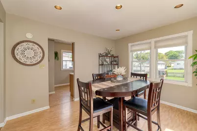 318 S 11th Avenue, Saint Charles, IL 60174 - Photo 7