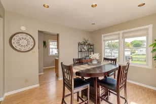 318 S 11th Ave, Saint Charles, IL 60174 - Photo 7