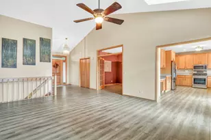 674 Wood Creek Dr, Antioch, IL 60002 - Photo 9