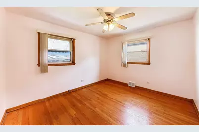 5854 S Mason Avenue, Chicago, IL 60638 - Photo 7