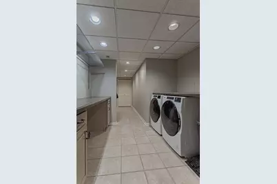 900 Christa Court, Elk Grove Village, IL 60007 - Photo 31