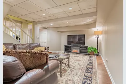 900 Christa Court, Elk Grove Village, IL 60007 - Photo 27