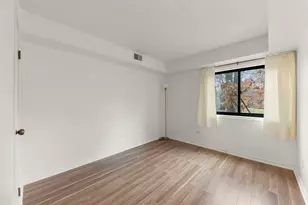 8000 Woodglen Ln, Downers Grove, IL 60516 - Photo 15