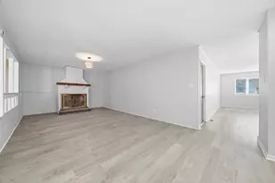 949 Mosby Ct, Joliet, IL 60431 - Photo 7