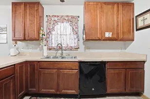 421 Nobes Ave, Lockport, IL 60441 - Photo 7