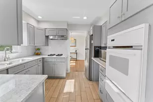 1004 N Greenfield Ln, Mount Prospect, IL 60056 - Photo 13