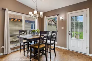 221 69th St, Darien, IL 60561 - Photo 5