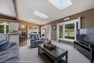 221 69th St, Darien, IL 60561 - Photo 9