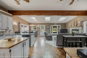 221 69th St, Darien, IL 60561 - Photo 7