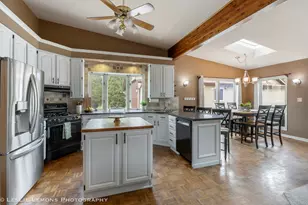 221 69th St, Darien, IL 60561 - Photo 3