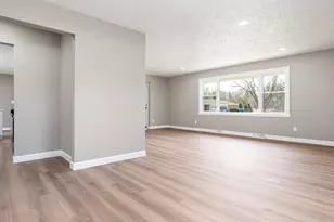 3618 Belvoir Dr, Rockford, IL 61107 - Photo 9