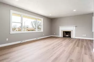 3618 Belvoir Dr, Rockford, IL 61107 - Photo 3