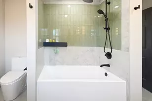 2370 Legends Ct, Riverwoods, IL 60015 - Photo 33