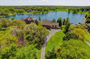 2916 N Bayview Ln, McHenry, IL 60051 - Photo 3