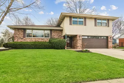 111 N Wilshire Lane, Arlington Heights, IL 60004 - Photo 1