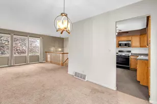 8110 Norwood Ct, Woodridge, IL 60517 - Photo 5