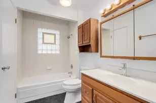 8110 Norwood Ct, Woodridge, IL 60517 - Photo 9