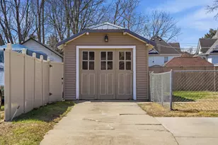 324 E 2nd St, Dixon, IL 61021 - Photo 5