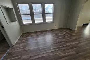 802 Deleon St, Ottawa, IL 61350 - Photo 3