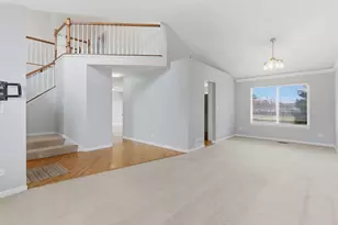 121 Augusta Dr, Streamwood, IL 60107 - Photo 3