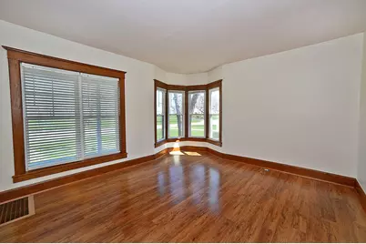 905 E Center Street, Ottawa, IL 61350 - Photo 5