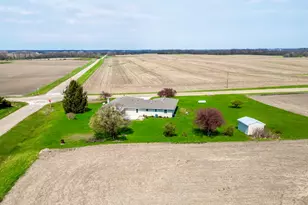 13015 E 2200 N Rd, Hudson, IL 61748 - Photo 9