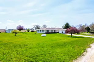 13015 E 2200 N Rd, Hudson, IL 61748 - Photo 5