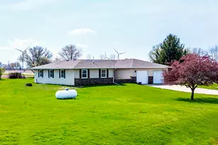 13015 E 2200 N Rd, Hudson, IL 61748 - Photo 3