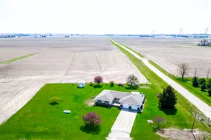 13015 E 2200 N Rd, Hudson, IL 61748 - Photo 7