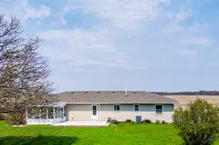 13015 E 2200 N Rd, Hudson, IL 61748 - Photo 11